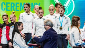 podium wag q sfe03223 copia simone ferraro ph